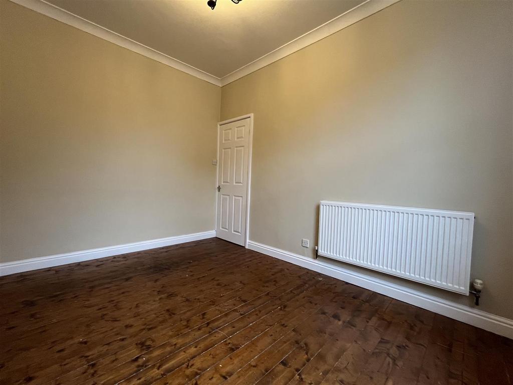 Livng room (1).JPG