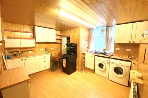 2 bedroom end of terrace house to rent, Hainworth Wood Road, West Yorkshire BD21