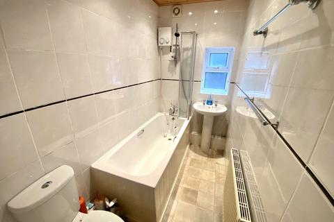 2 bedroom end of terrace house to rent, Hainworth Wood Road, West Yorkshire BD21