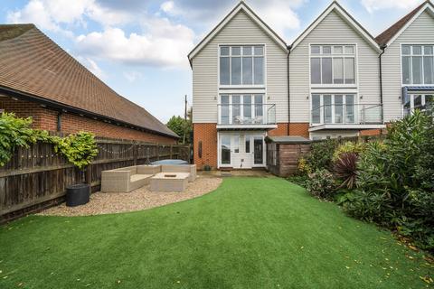 4 bedroom end of terrace house for sale, Church Hill, Hernhill, ME13