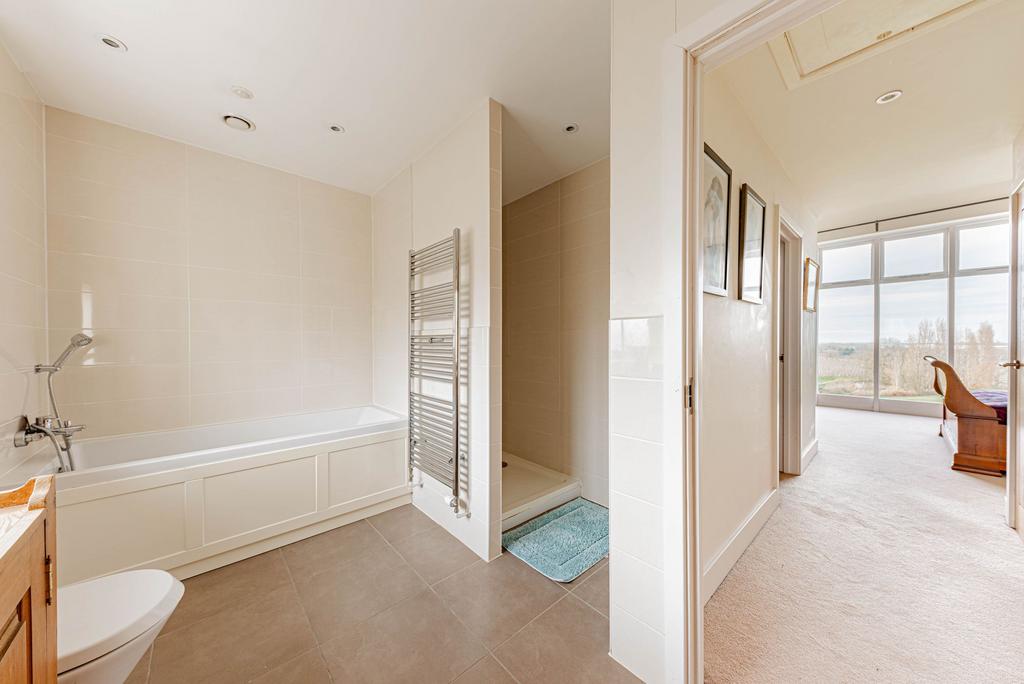 Ensuite W.C (2)
