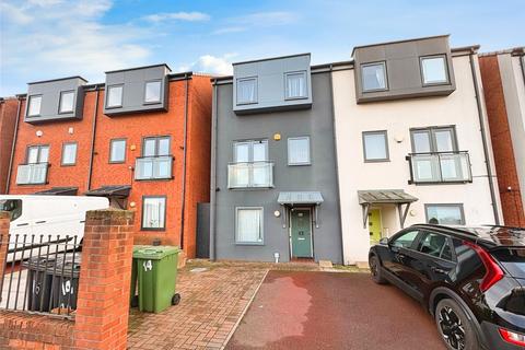Ophelia Gardens, West Midlands WV10