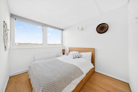 3 bedroom flat for sale, Pooles Park, London N4