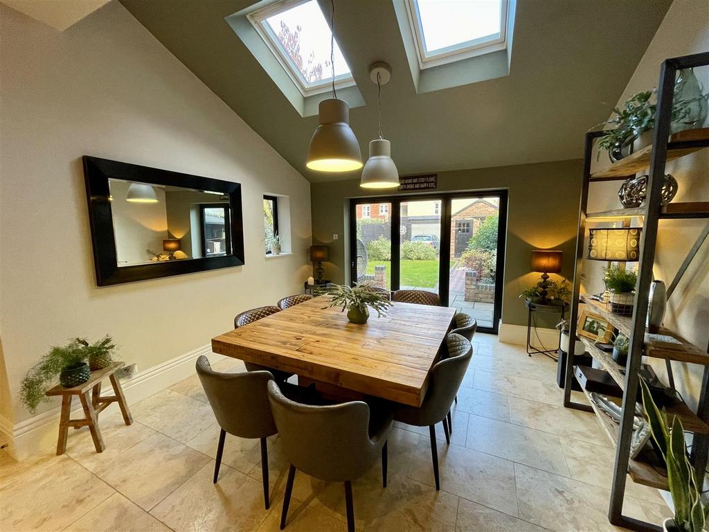 Kitchen/Dining Area