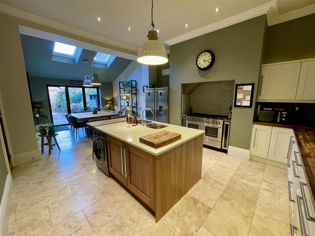 Kitchen/Dining Area