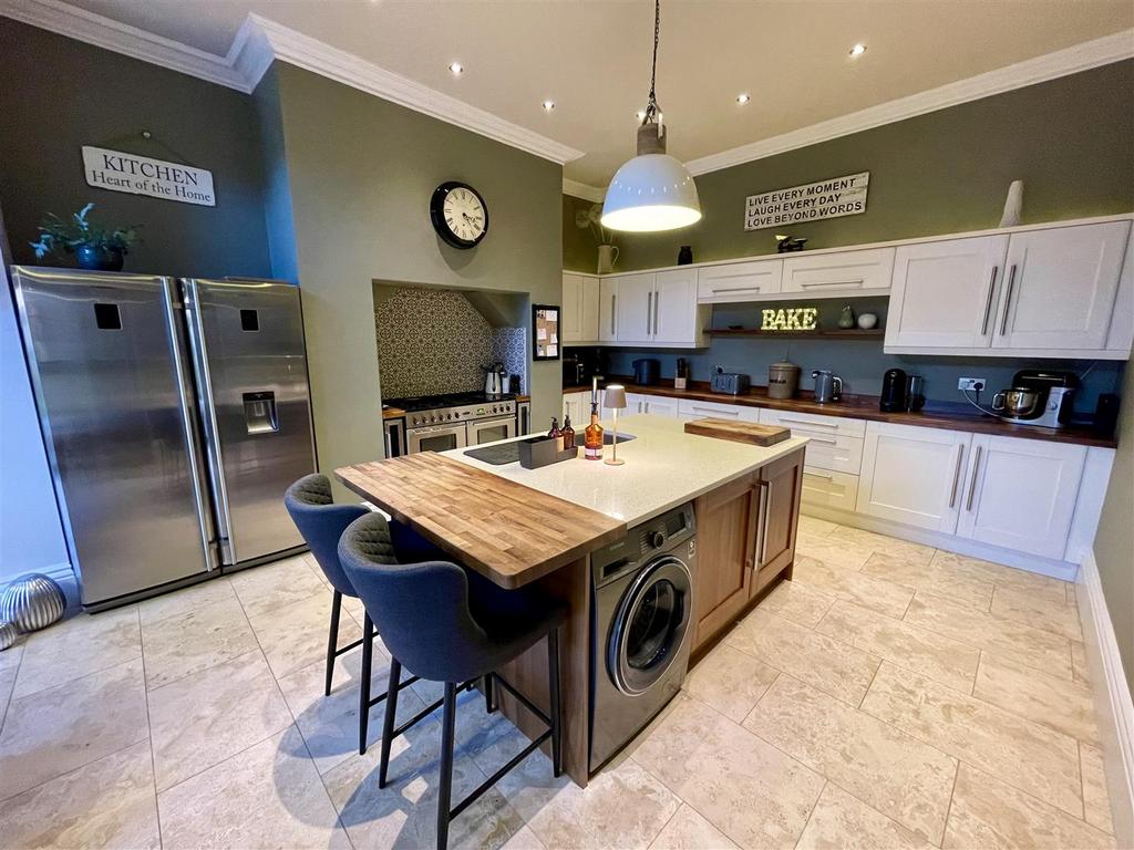 Kitchen/Dining Area