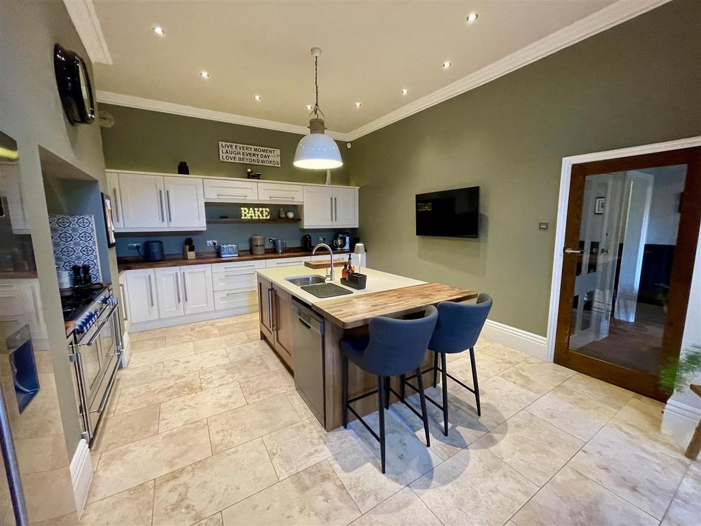 Kitchen/Dining Area