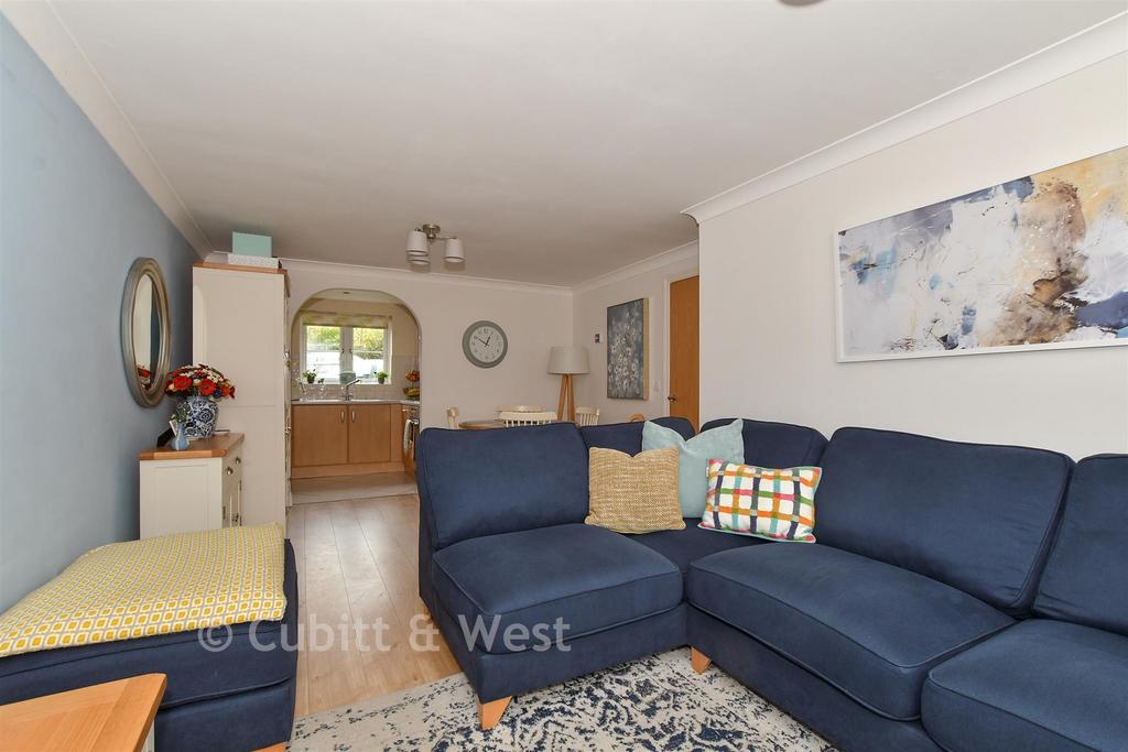 Lounge/Dining Area
