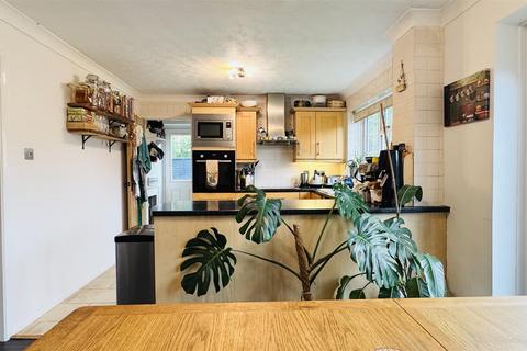 4 bedroom detached house to rent, Blackberry Avenue, Bristol