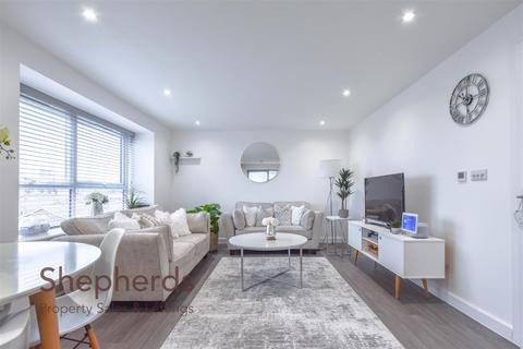 1 bedroom flat for sale, Lampits, Hoddesdon EN11