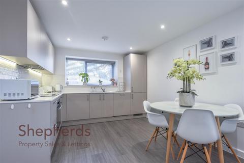 1 bedroom flat for sale, Lampits, Hoddesdon EN11