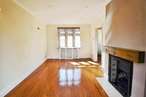 3 bedroom semi-detached house to rent, Heaton Avenue, Romford, Essex
