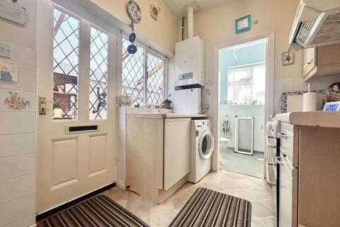 2 bedroom semi-detached house for sale, Pruden Avenue, Wolverhampton WV4