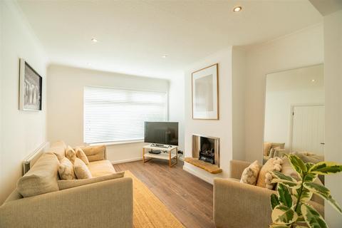 3 bedroom semi-detached house for sale, Linton Crescent, Leeds