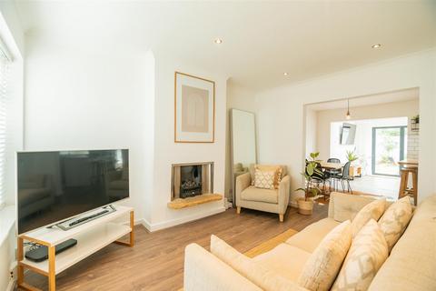 3 bedroom semi-detached house for sale, Linton Crescent, Leeds