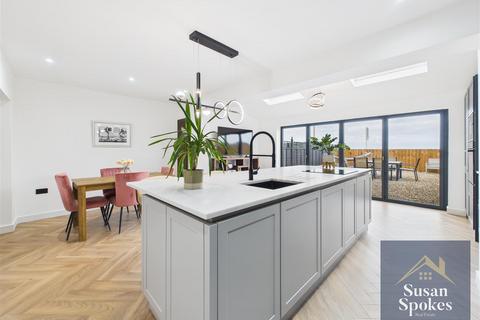 3 bedroom semi-detached house for sale, Bamburgh Avenue, South Shields