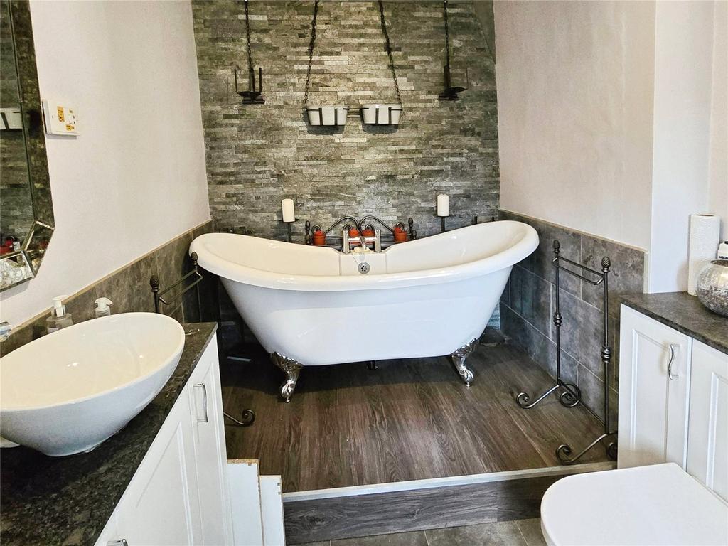 Bath/Shower Room