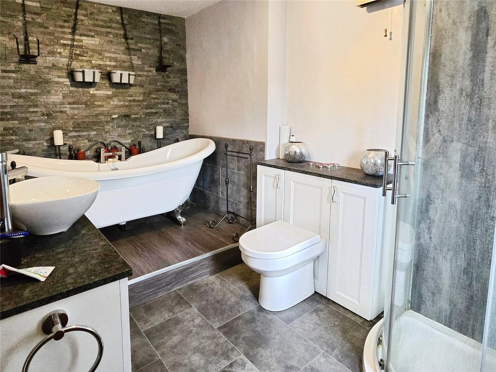 Bath/Shower Room