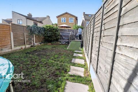 4 bedroom end of terrace house for sale, Mill Road, Aveley