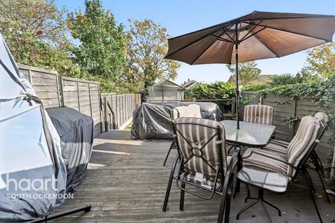 4 bedroom end of terrace house for sale, Mill Road, Aveley