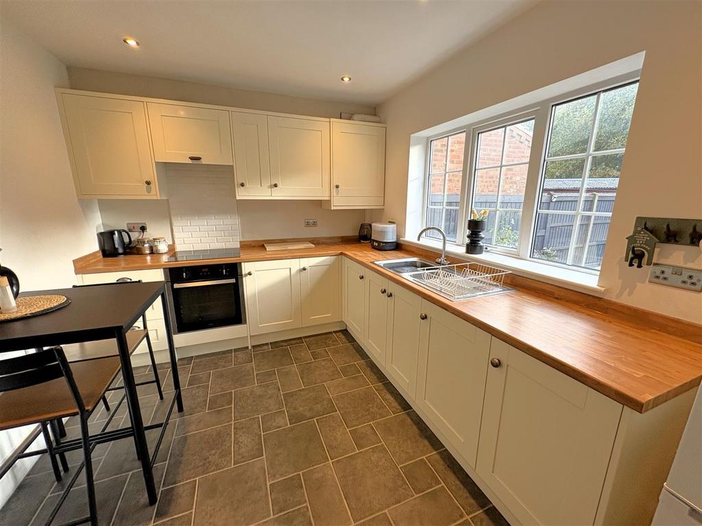 Kitchen2.jpg