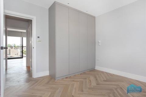 2 bedroom apartment to rent, Squires Lane, London, N3