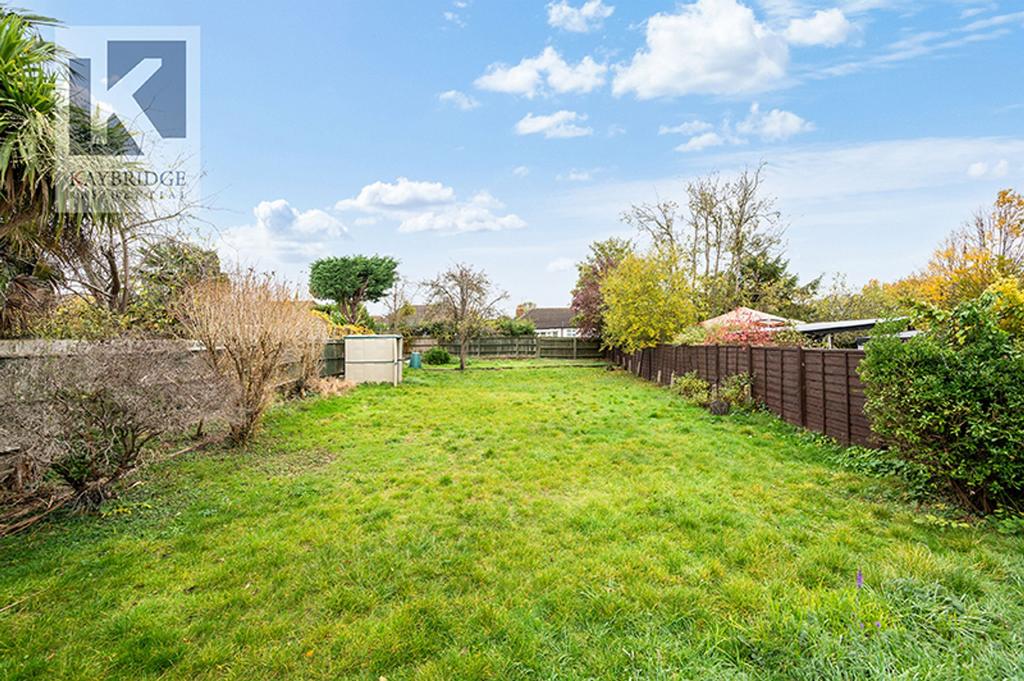 Ravensfield Gardens, KT19 0 SR
