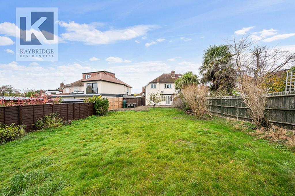 Ravensfield Gardens, KT19 0 SR