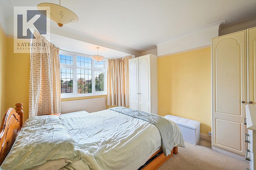Ravensfield Gardens, KT19 0 SR