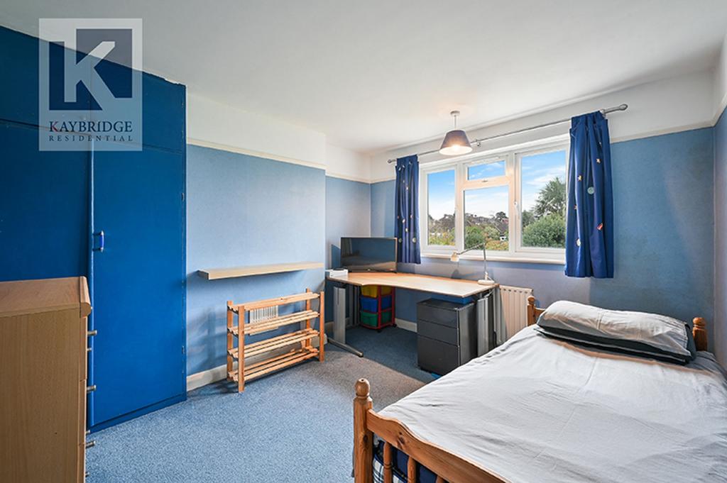 Ravensfield Gardens, KT19 0 SR