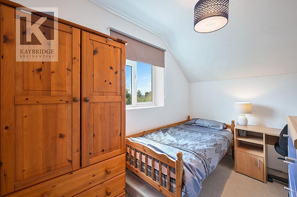 Ravensfield Gardens, KT19 0 SR