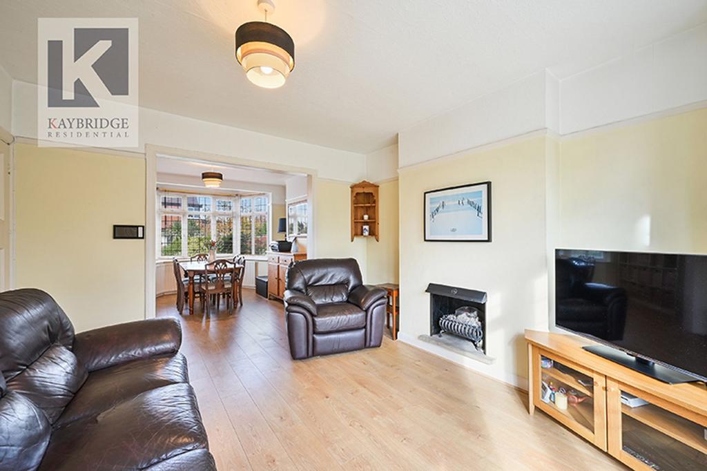 Ravensfield Gardens, KT19 0 SR