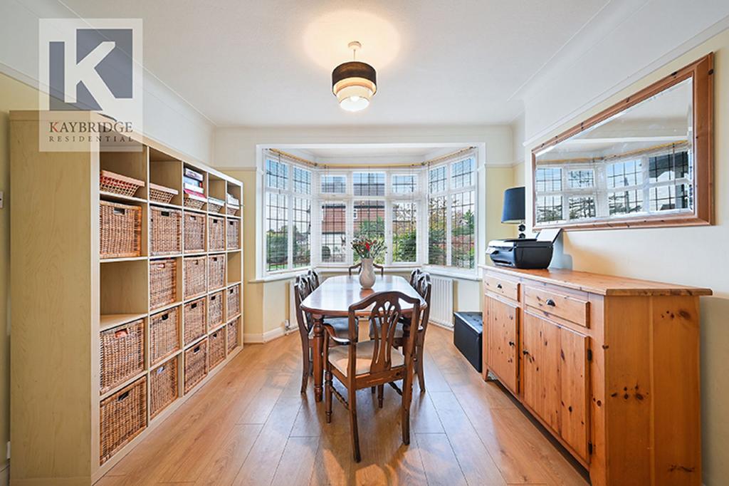 Ravensfield Gardens, KT19 0 SR