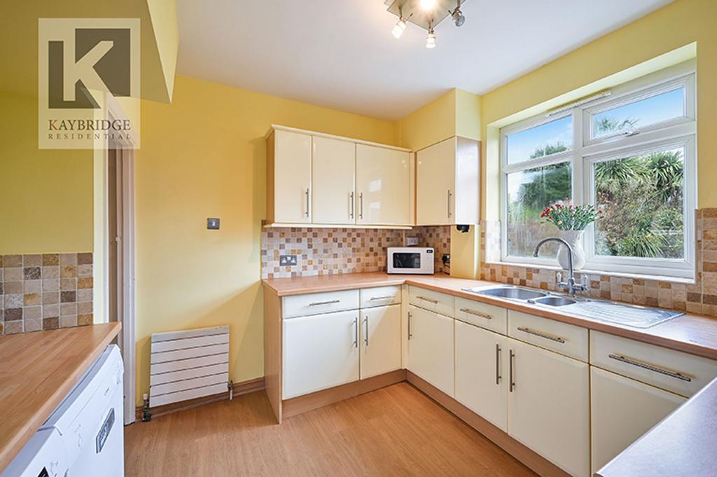 Ravensfield Gardens, KT19 0 SR