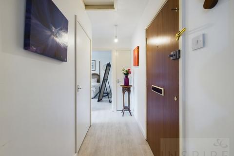 1 bedroom apartment to rent, Brighton Road, Crawley RH10