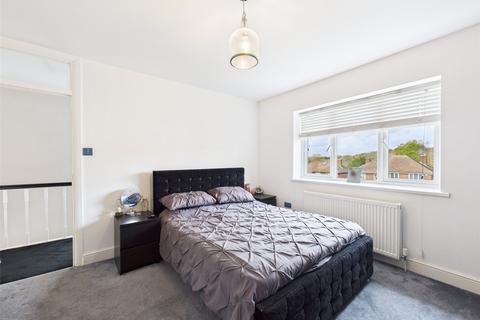 17 Warden Avenue, Romford, RM5 2SP