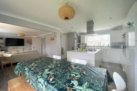 5 bedroom detached house for sale, Hilton Close, Faversham, ME13