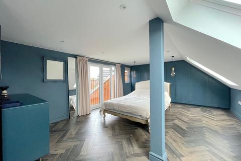 5 bedroom detached house for sale, Hilton Close, Faversham, ME13