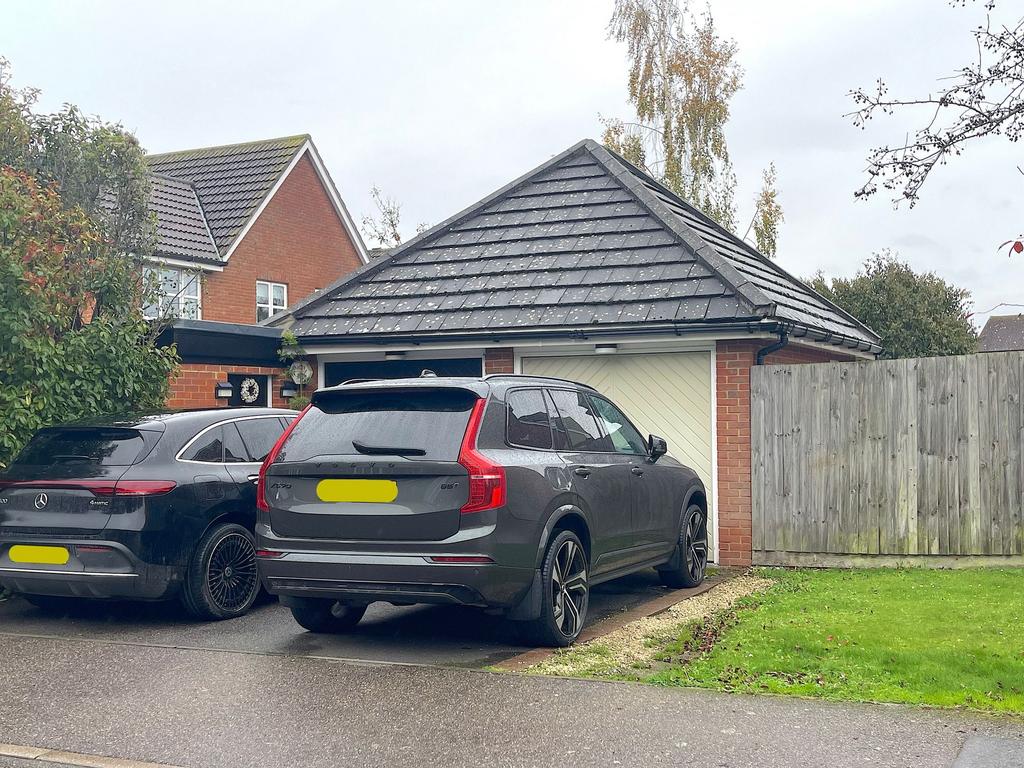 Driveway/Garage (1)