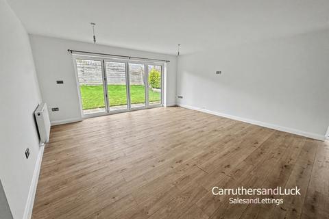 3 bedroom detached bungalow to rent, Telscombe Road, Peacehaven, BN10 8AG