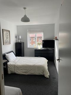 1 bedroom in a flat share to rent, Hillman Drive, London W10