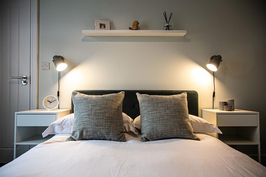 A modern and inviting double bedroom featuring ...