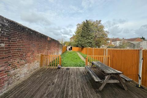 8 bedroom terraced house to rent, Lodge Road, Southampton