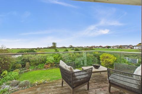 5 bedroom detached house for sale, Links Road, Gorleston