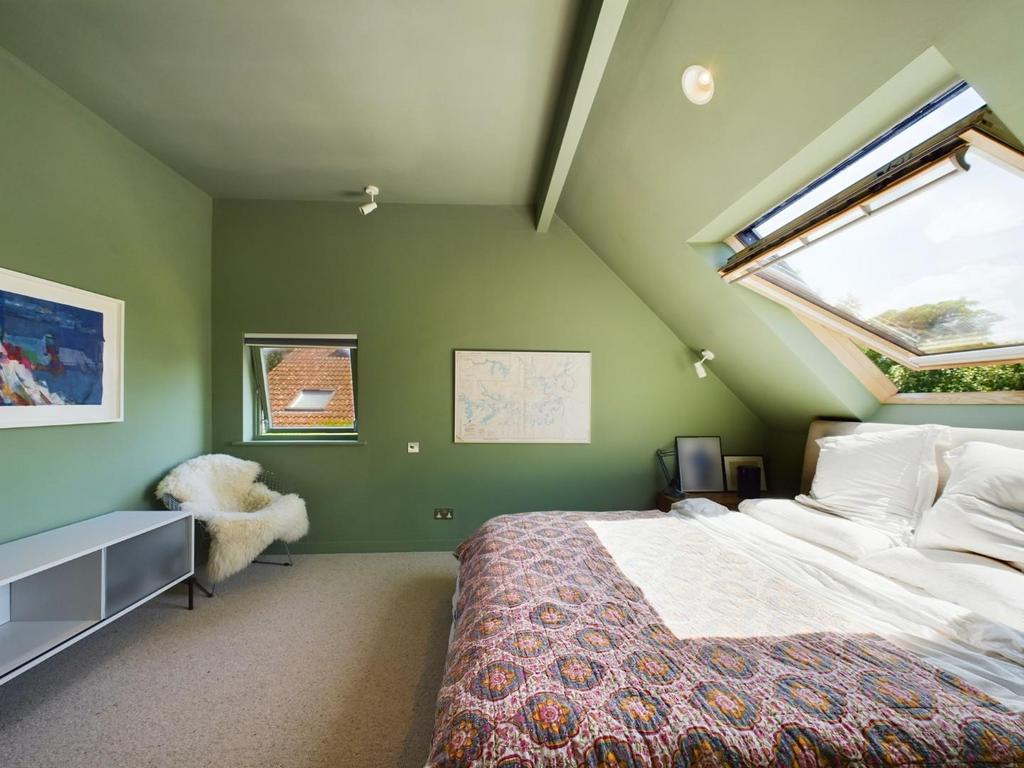 PRINCIPAL BEDROOM.jpg