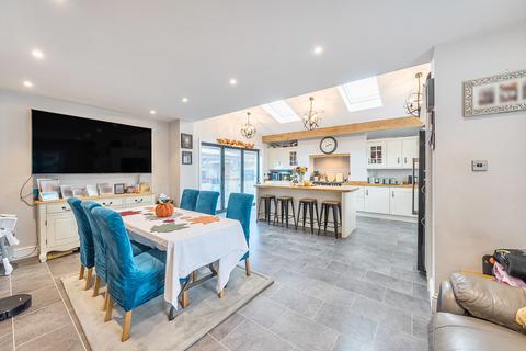 3 bedroom semi-detached house for sale, Chiltern Road, Bedfordshire LU6