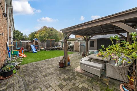 3 bedroom semi-detached house for sale, Chiltern Road, Bedfordshire LU6