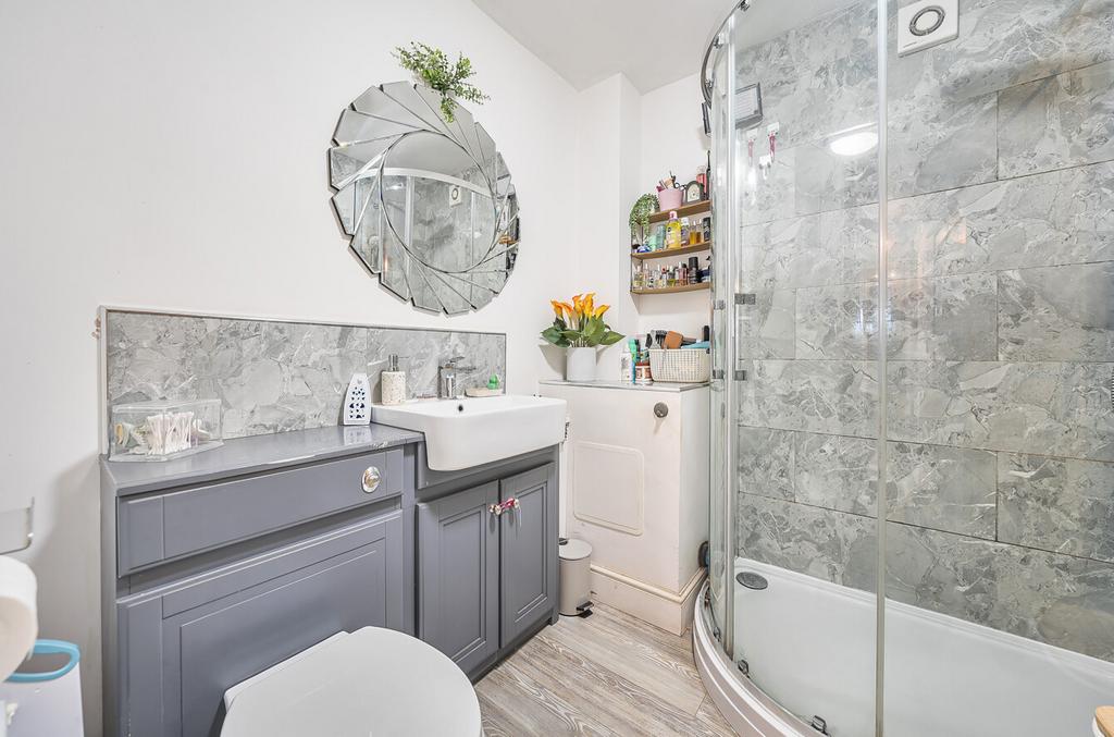 Gf Shower Room