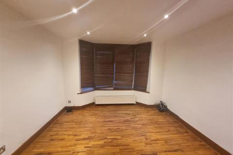 undefined, Ellesmere Avenue, London