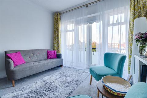 2 bedroom flat for sale, Imperial Avenue, Westcliff-On-Sea SS0
